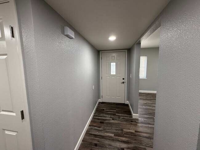 Foto del edificio - Newly remodeled 3 bedroom in the heart of ...
