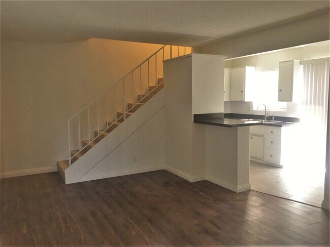 Building Photo - 2108 N Verdugo Rd