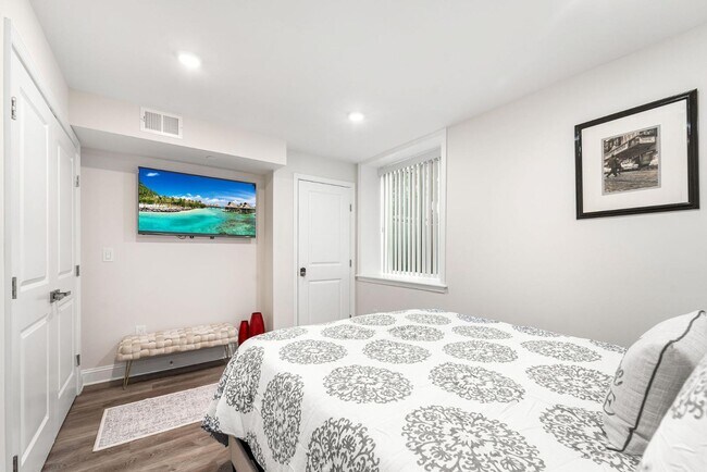 Foto del edificio - 2341 N College Ave