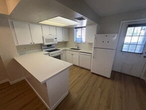 Building Photo - 6104 W Townley Ave