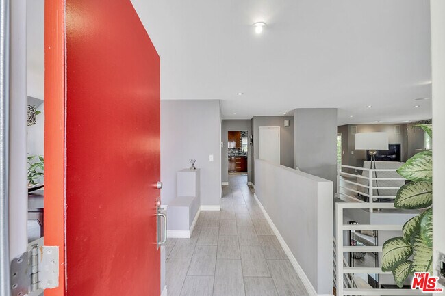 Foto del edificio - 13563 Contour Dr