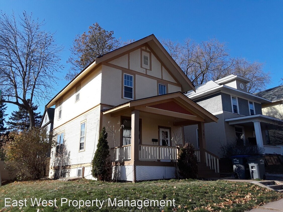 4 br, 1 bath House 501 N 12th Ave E House Rental in Duluth, MN