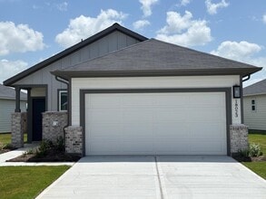 Building Photo - 18023 Lasso Mls Dr