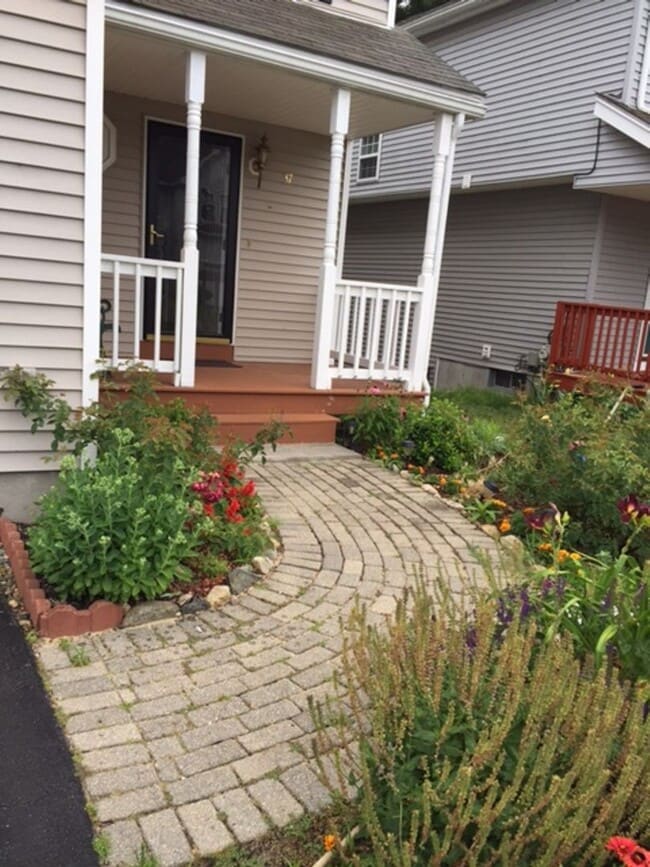 Building Photo - Beautiful 4 Bedroom house in Marlborough!