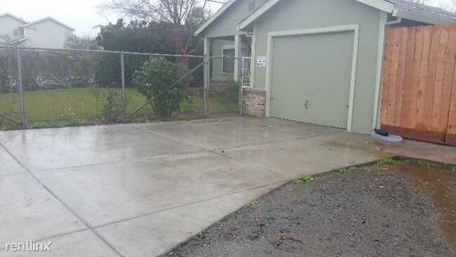 Foto del edificio - 3 br, 1.5 bath House - 2801 Stony Point Road