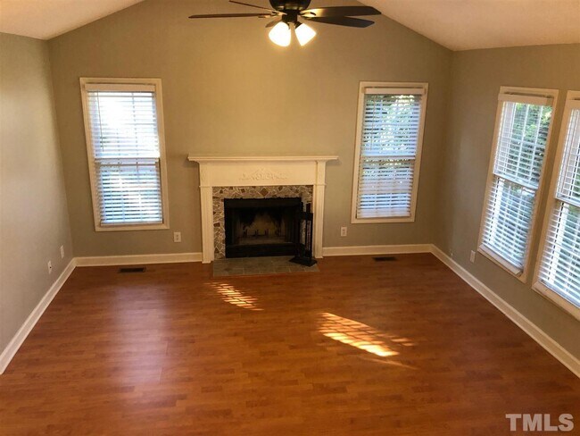 Building Photo - 104 Love Valley Dr