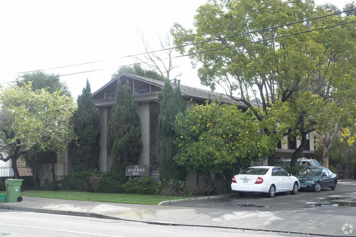 Primary Photo - 10 Huntwood Way