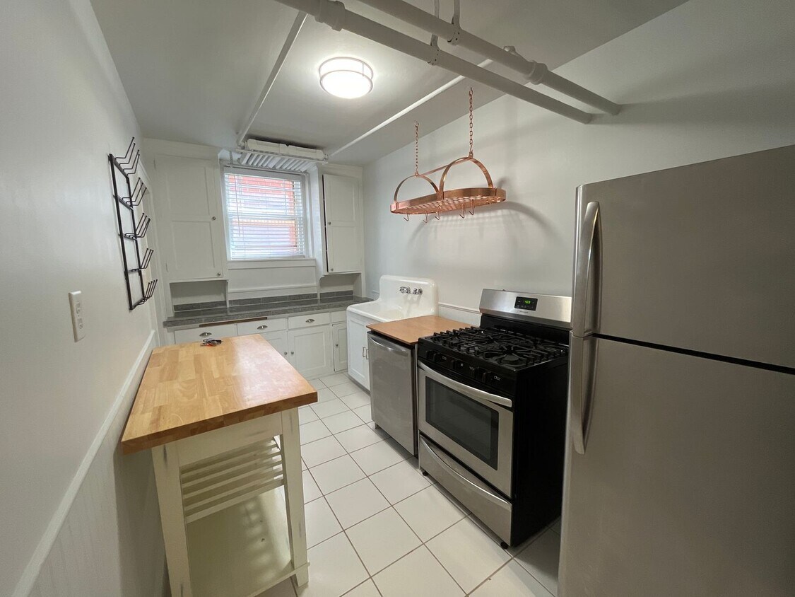 Primary Photo - Look at this adorable 2 BR and 1 Bath cond...