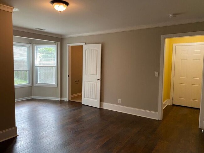 Foto del edificio - Germantown / Salemtown House for Rent!  2 Beds w/ extra rooms  + 2 full baths!