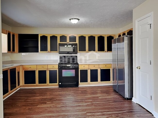 Building Photo - 227 Starlyn Dr