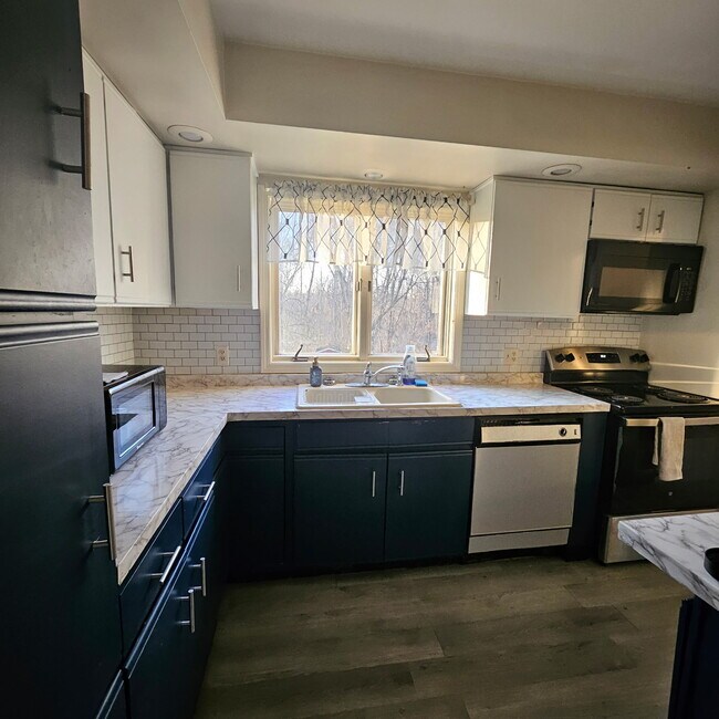 Foto del edificio - 672 Crowley Rd