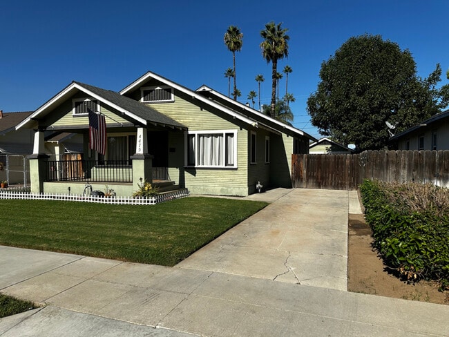 Foto del edificio - 4475 Larchwood Pl