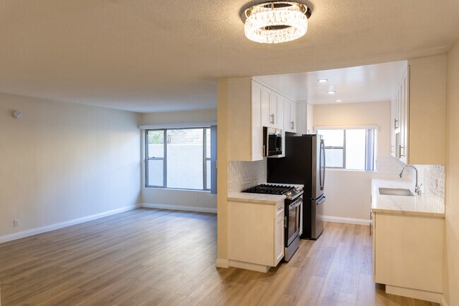 Foto del edificio - 7512 Fountain Ave