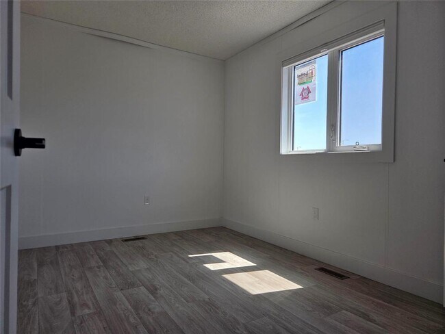 Building Photo - 125 Prairie Oak Dr