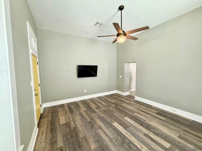 Building Photo - 458 S Orange Ave