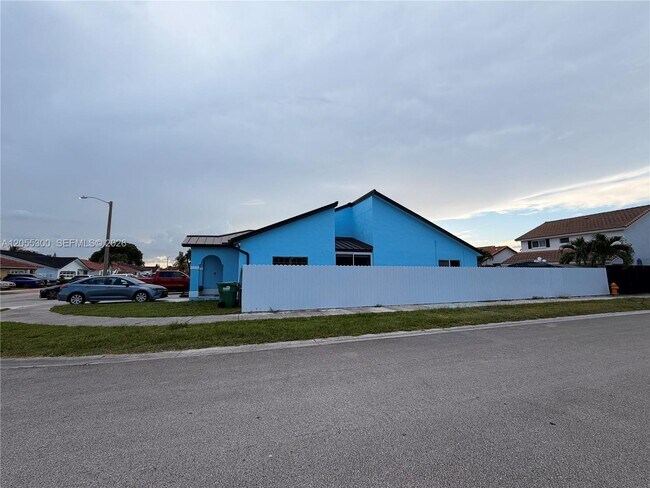 Foto del edificio - 14401 SW 114th St