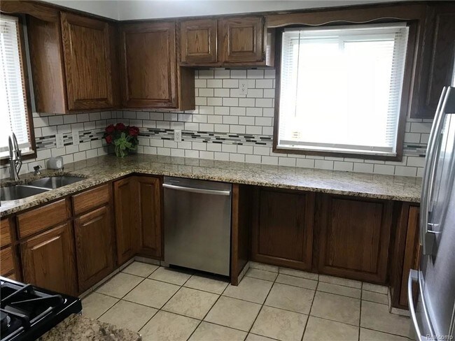 Foto del edificio - 2876 Norton Lawn St