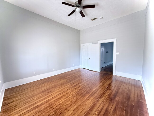 Foto del edificio - 429 E Carson St