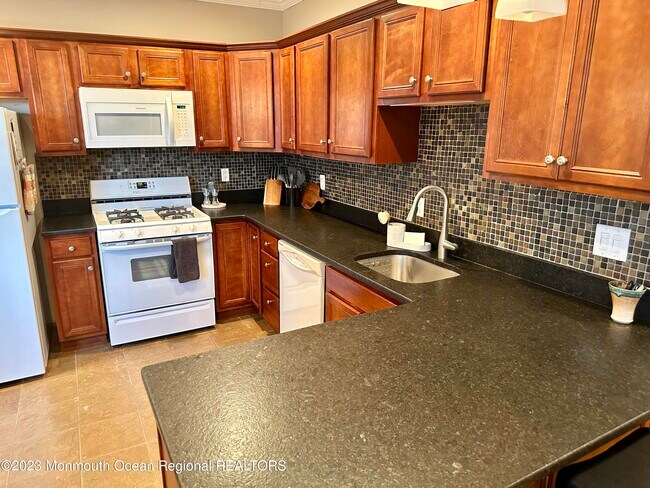 Building Photo - 500 Deal Lake Dr