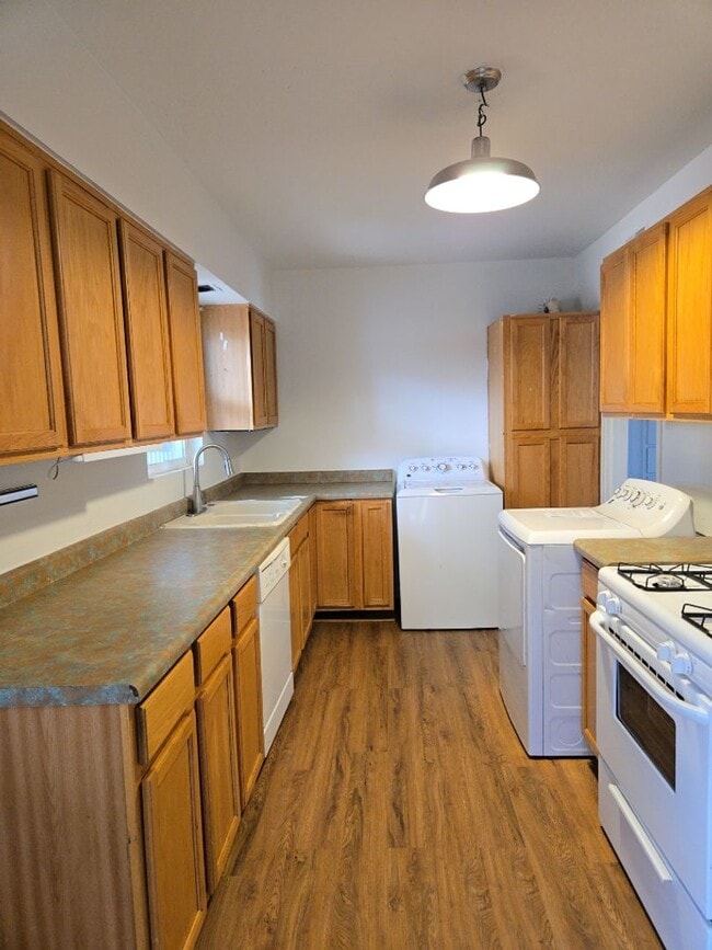 Building Photo - 813 Palisades Dr NW
