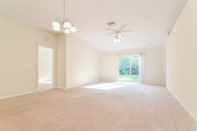 Foto del edificio - 4013 Constantine Loop