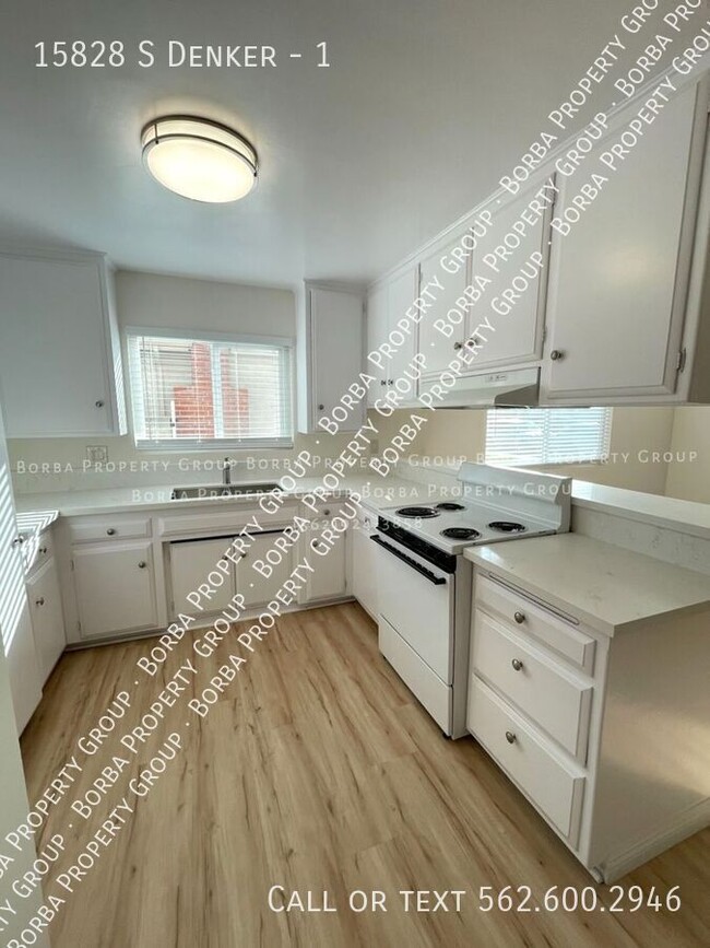 Foto del edificio - SPACIOUS 3 BEDROOM 1.5 BATHROOM TOWNHOME W...