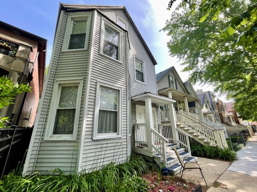 Primary Photo - 3 bedroom in Chicago IL 60657