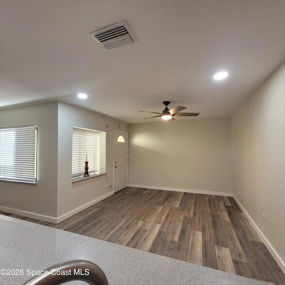 Foto del edificio - 1460 Sheafe Ave NE