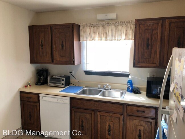 Foto del edificio - 457 Spruce Dr