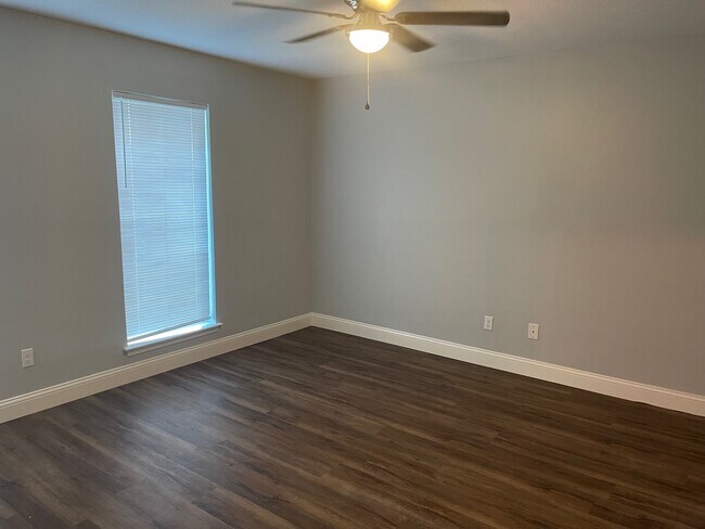 Bedroom - 4410 Thomason Dr