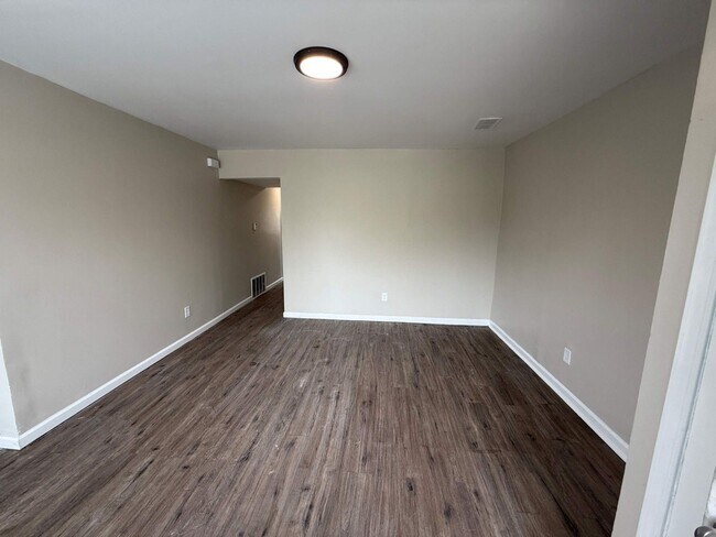 Building Photo - Renovated 3-Bedroom Home – Section 8 Accep...