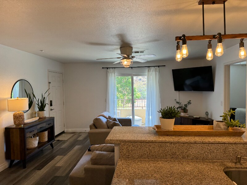 Foto principal - 9728 Marilla Dr