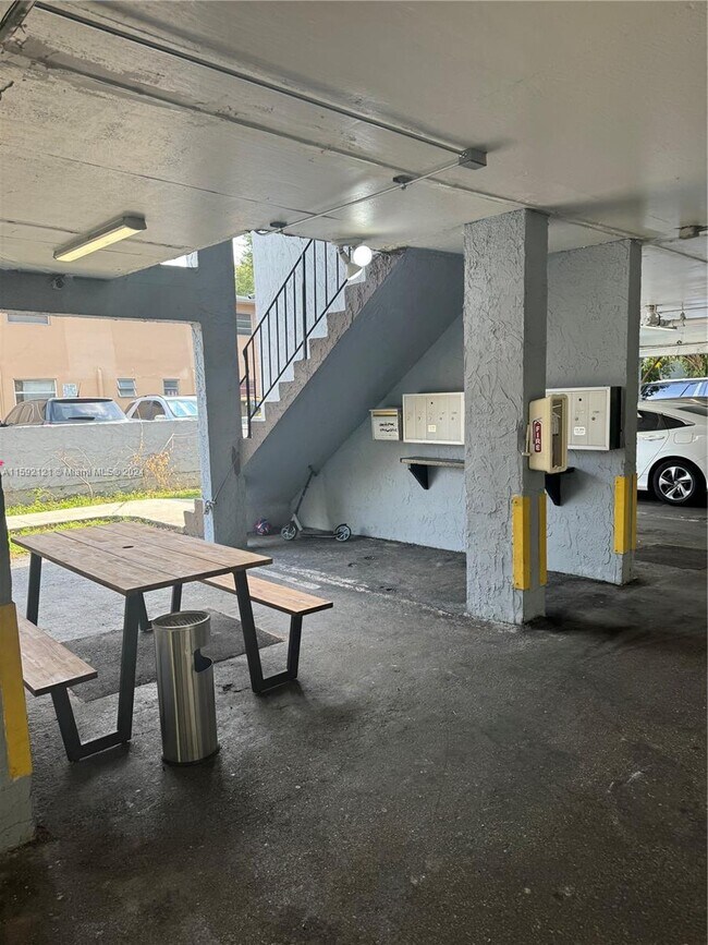 Foto del edificio - 12105 NE 6th Ave