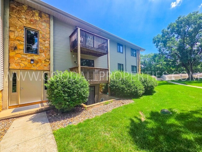 Building Photo - 2 Bed, 2 Bath Condo with Pool Access in Clive