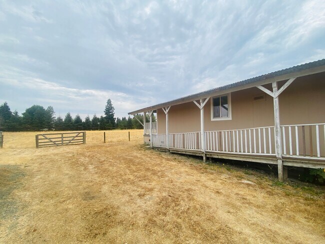 Building Photo - Charming Country Property with Option to Lease Land