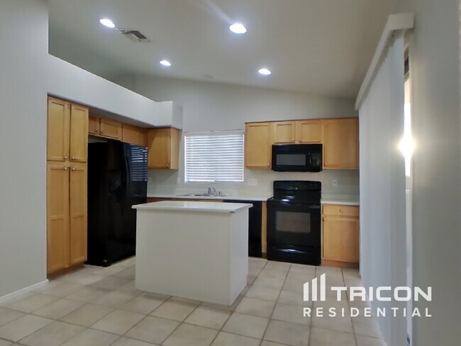 Building Photo - 10853 W Sands Dr