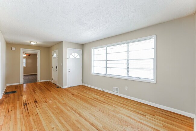 Foto del edificio - 6570 Elsie St