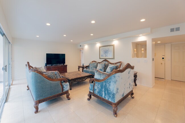 Foto del edificio - 516 San Vicente Blvd