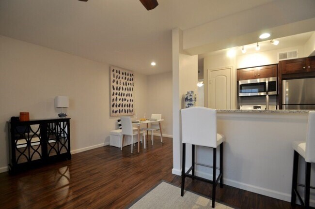 Building Photo - 4903-4911 Junius St