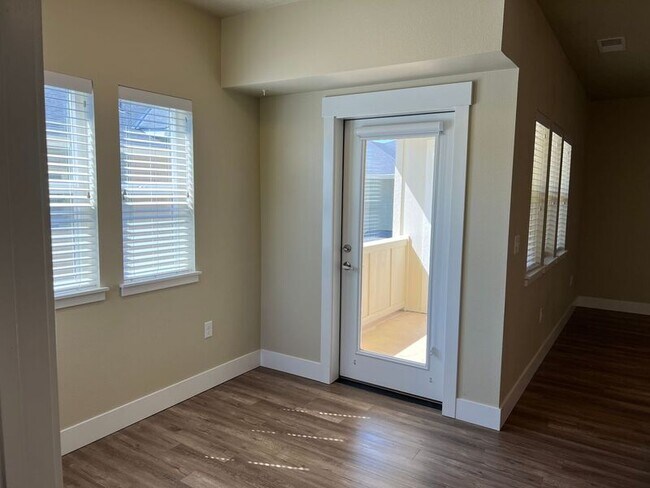 Foto del edificio - 3586 E. Grand Forest Dr.