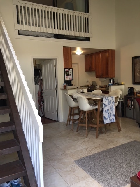wide kitchen view - 2105 Goss Cir W