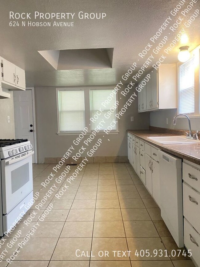 Building Photo - Three-Bedroom House with 1500 SF Outbuildi...