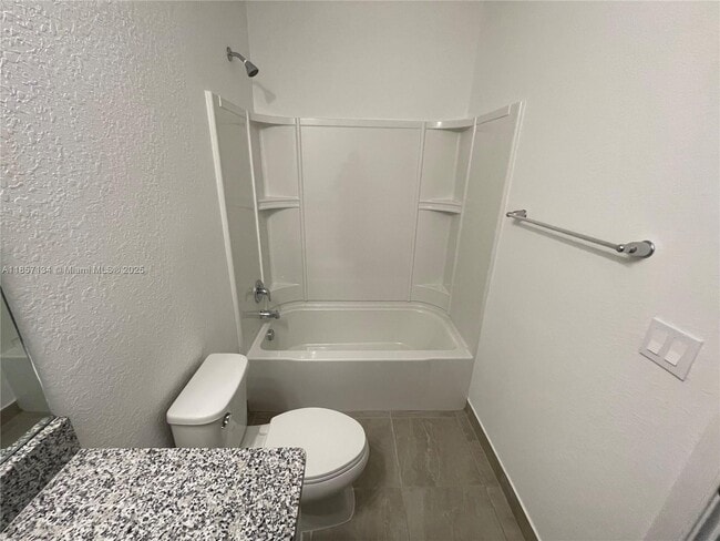 Foto del edificio - 270 SW Tulip Blvd