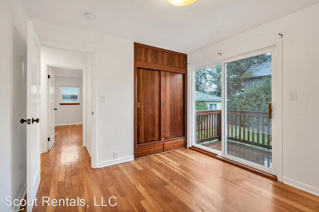 Building Photo - 3 br, 2 bath House - 3739 SE Liebe St