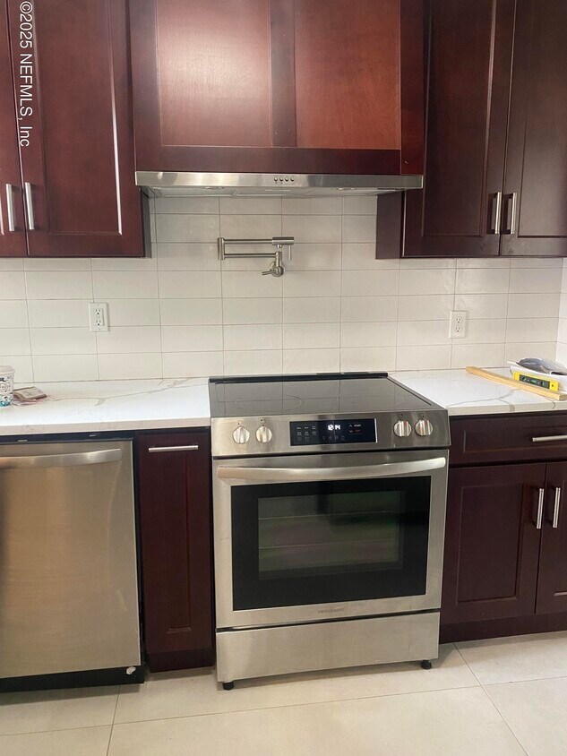 Foto del edificio - 537 W 17th St