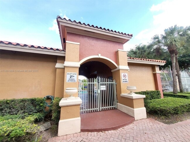 Foto del edificio - 6141 NW 115th Pl