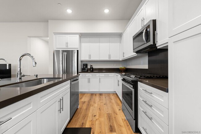 Building Photo - 2055 Bravo Loop