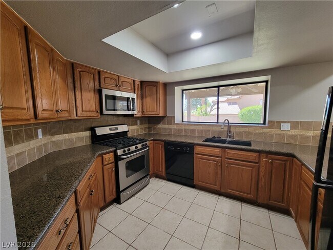 Building Photo - 3319 Palmdesert Way