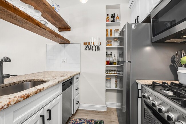 Building Photo - 54 Magnolia Ave