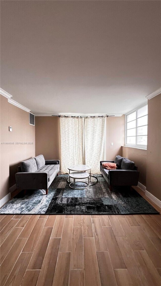 Foto del edificio - 1750 James Ave